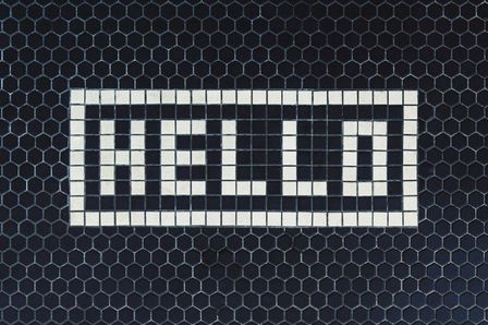 Skilt med teksten Hello